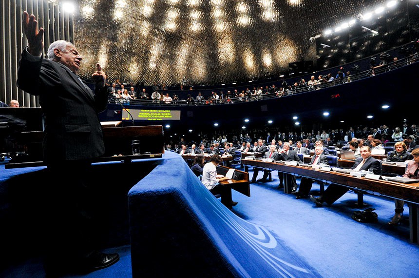 Pedro Simon: um franciscano mordaz na tribuna do Senado